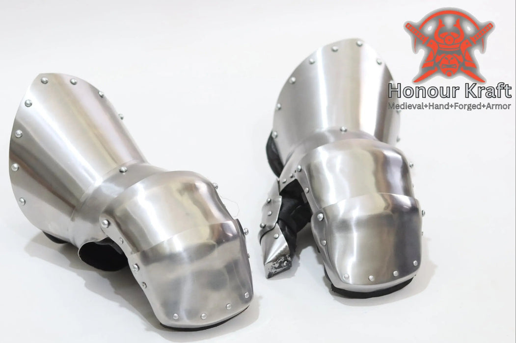 Milanese plate mitten hand armor
overlapping plate Milanese gauntlets