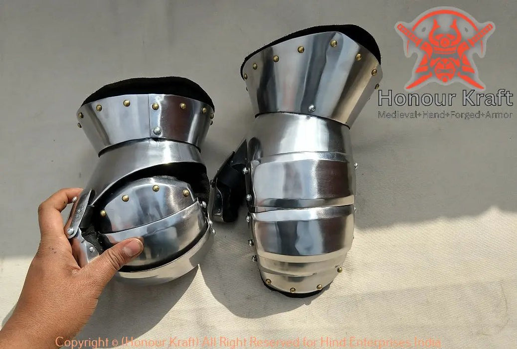 full-contact buhurt mitten gauntlets
handcrafted steel mitten gauntlets