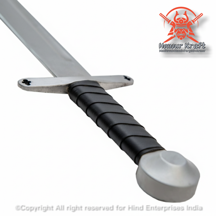 Combat-ready medieval falchion sword crafted for reenactment and tournaments
Steel falchion weapon designed for heavy strikes in Buhurt battles