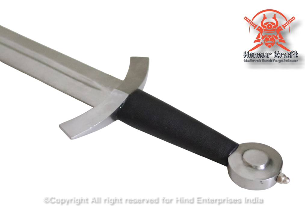 Authentic English arming sword featuring tempered steel blade, knight-style crossguard, and durable handle ideal for HEMA and medieval combat enthusiasts.