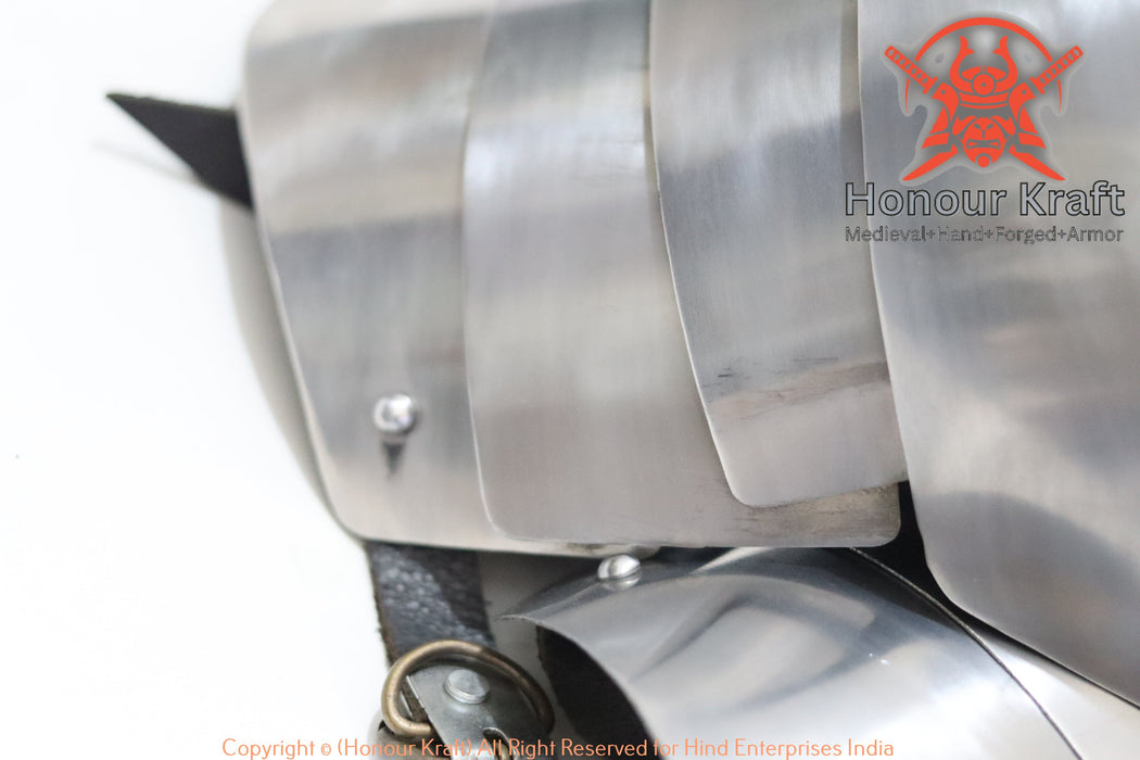 Steel european pauldron armor for armored combat