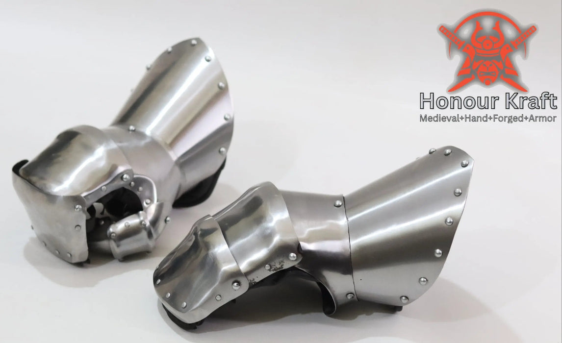 custom Milanese hand armor mittens
leather-padded Milanese mitten gauntlets