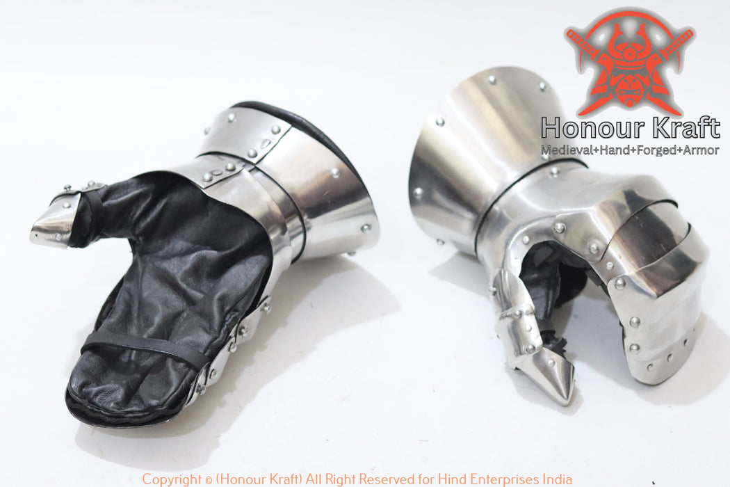 robust steel mitten Tristan gauntlets