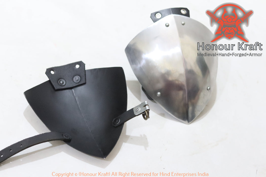 Buhurt approved tear drop pauldron shoulder armor detail