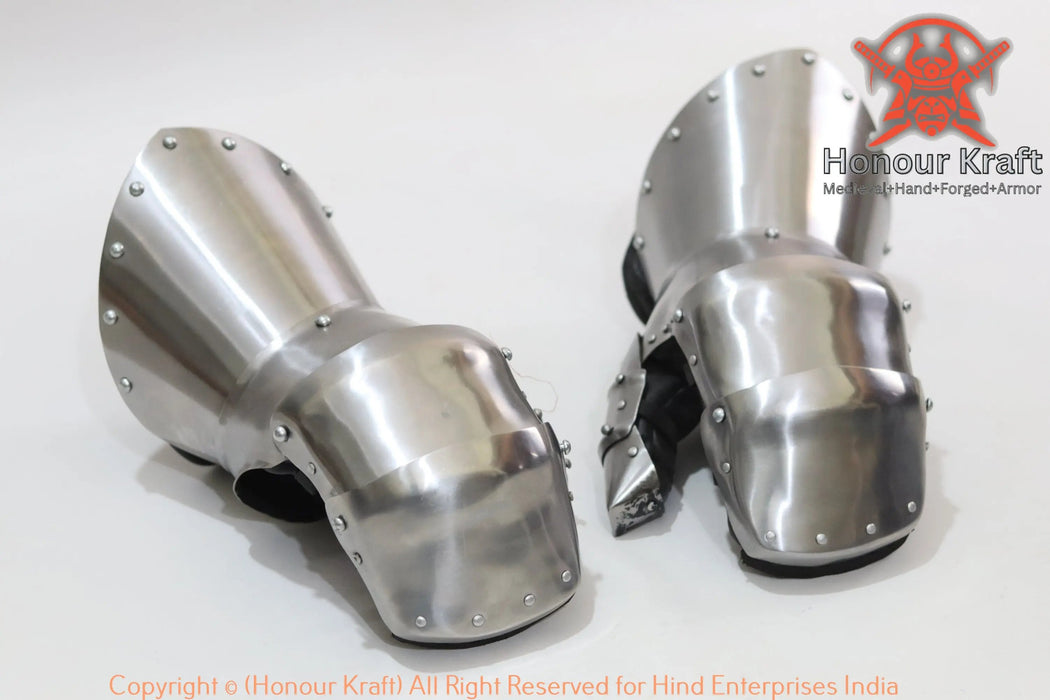 HMB Milanese mitten gauntlets
SCA fighting Milanese hand protection