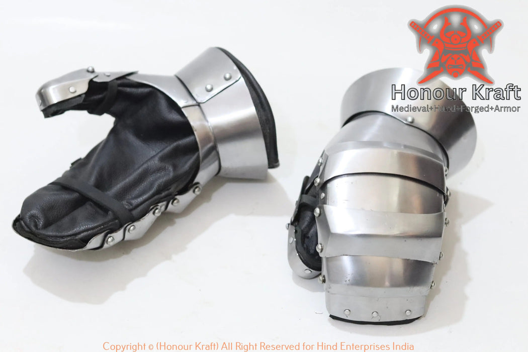 full-contact Tristan mitten gauntlets
robust Tristan steel plate gauntlets