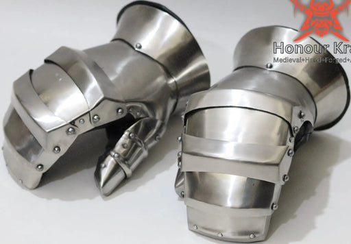 tristan gauntlets for buhurt combat
medieval tristan steel mitten gauntlets