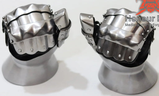 Katterpiller T-2 mitten gauntlets
segmented plate mitten hand armor