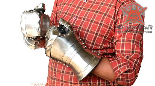 articulated mitten-style gauntlets for HMB combat