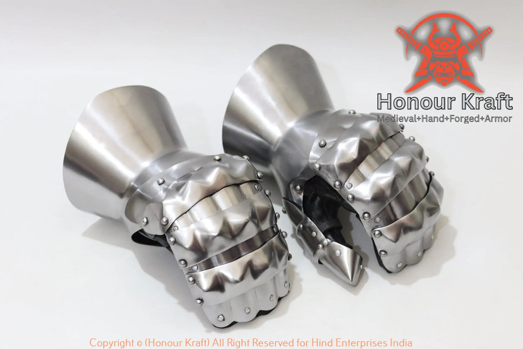 medieval katterpiller T-2 gauntlets
buhurt hand protection segmented mittens
